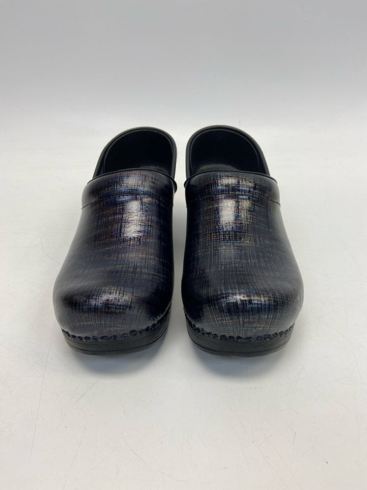 Dansko  Size 37 Black Multi-Color Clogs