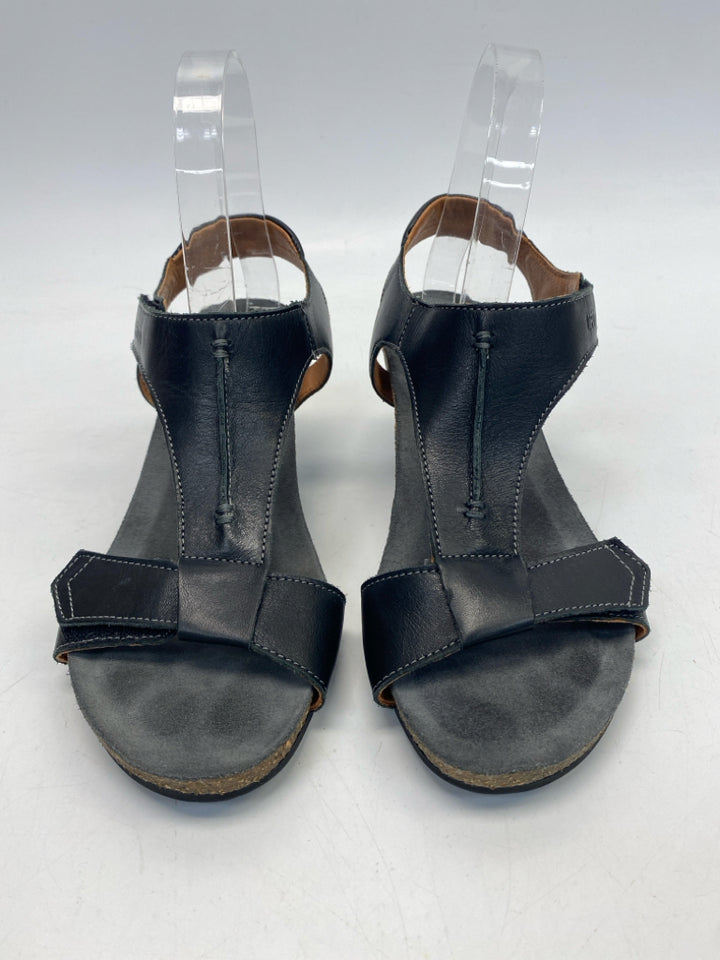 Taos  Size 38 Black Sandals