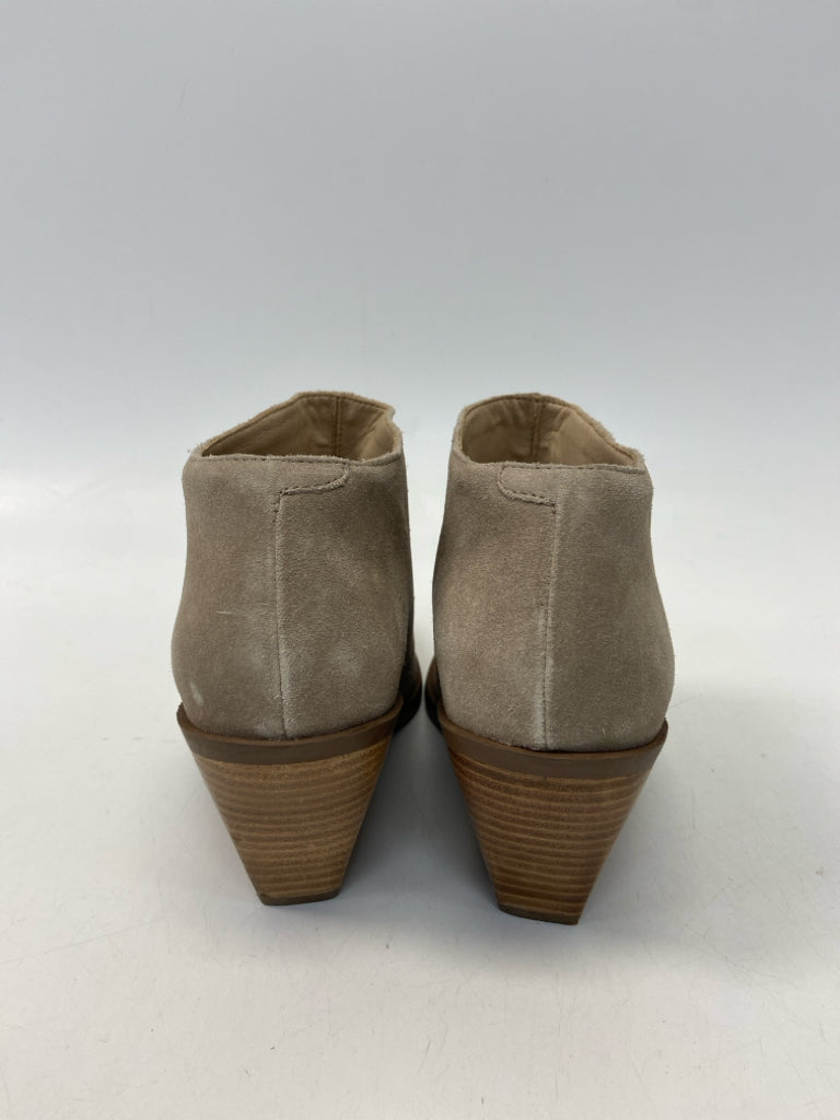 Seychelles  Size 8.5 Cream Suede Boots