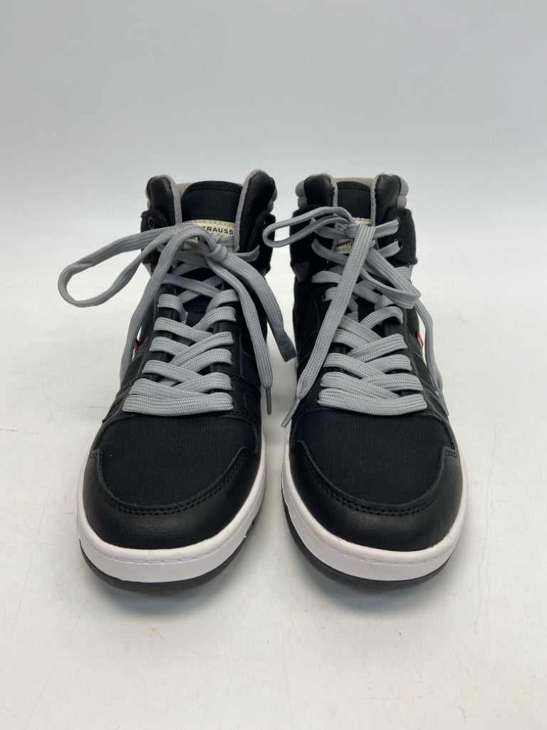 NWOT Levi Size 8 Black Gray Lace-Up Men&