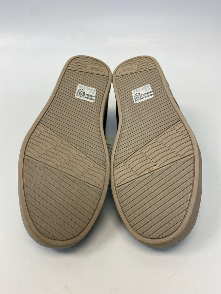 NWT Toms Size 7 Gray Herringbone Men&