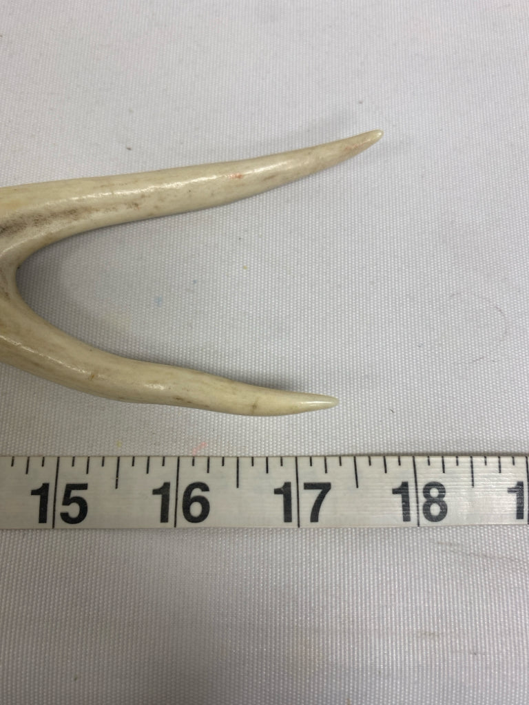 TWINE &amp; TWIG Tan White Bone Necklace