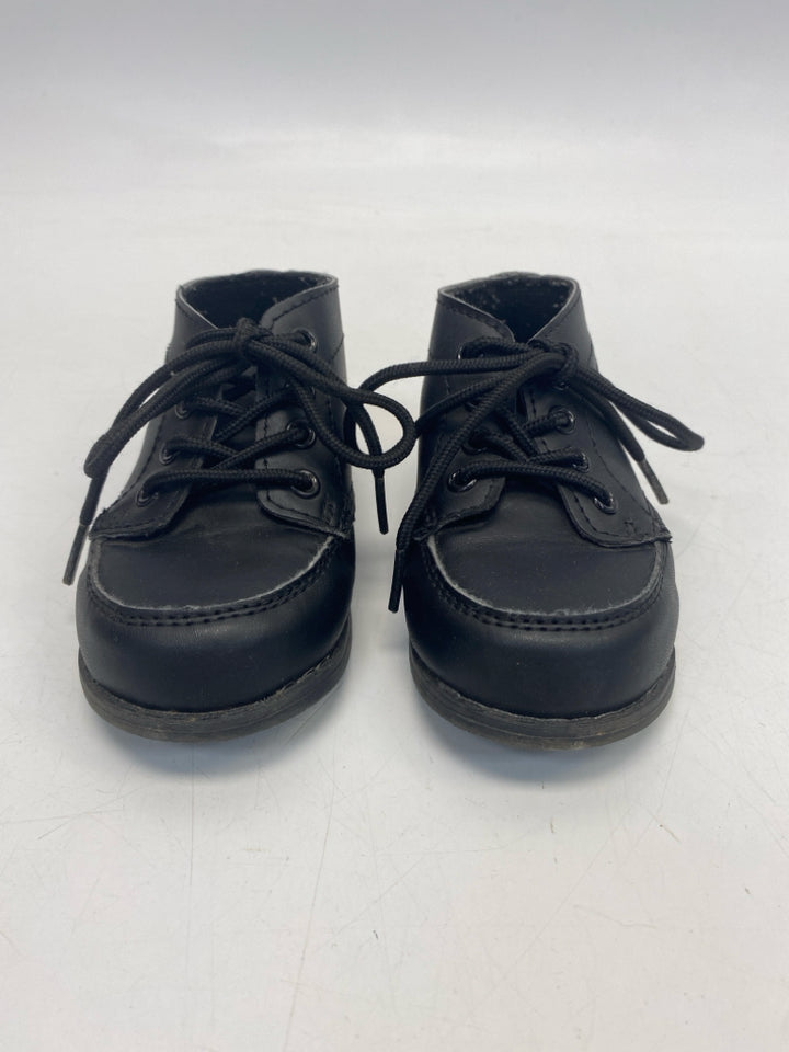 SIZE 5 Black Lace-Up Boy&