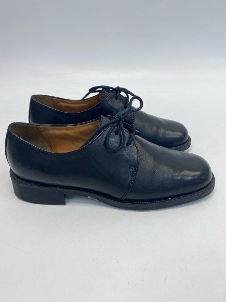 Clarks  Size 8.5 Black Lace-up Flats