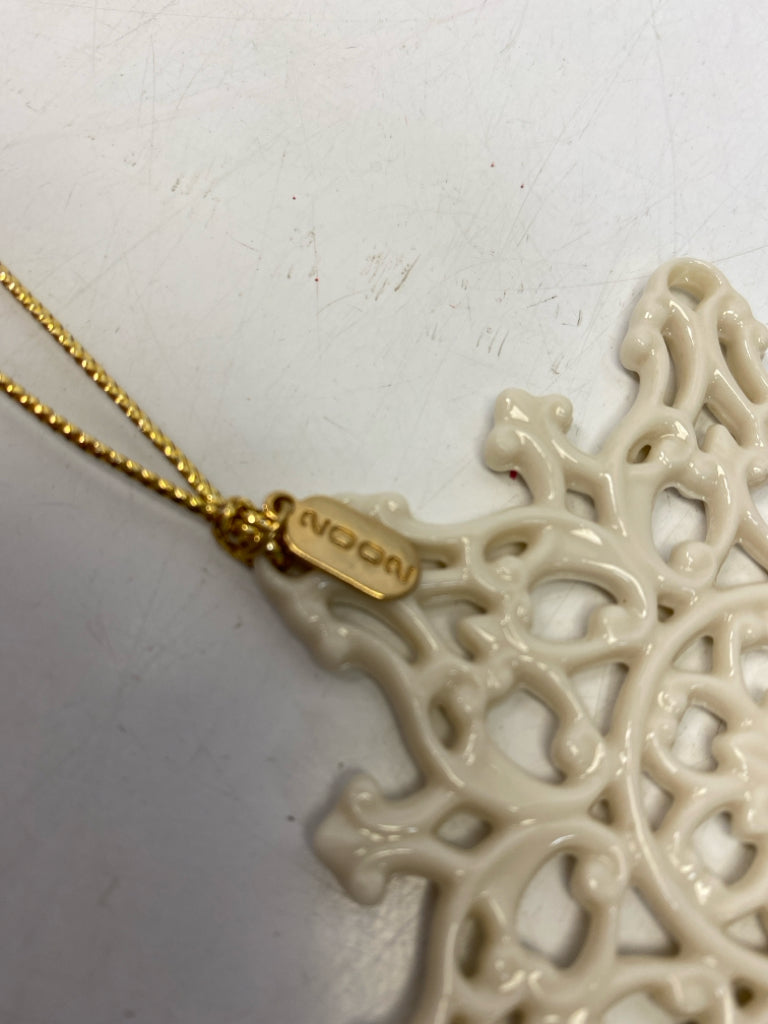 Lenox  Ornament Snowflake 2002