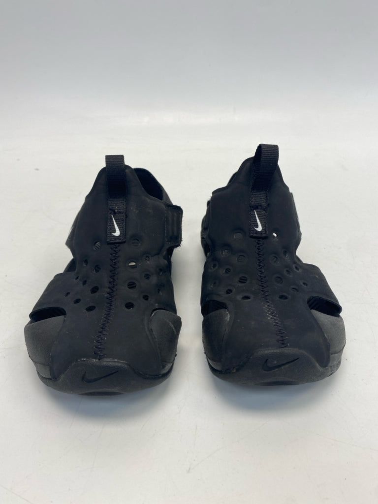 Nike SIZE 11 Black Boy&