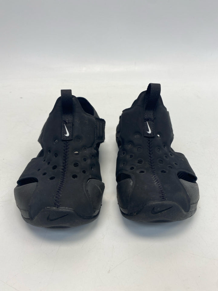 Nike SIZE 11 Black Boy&