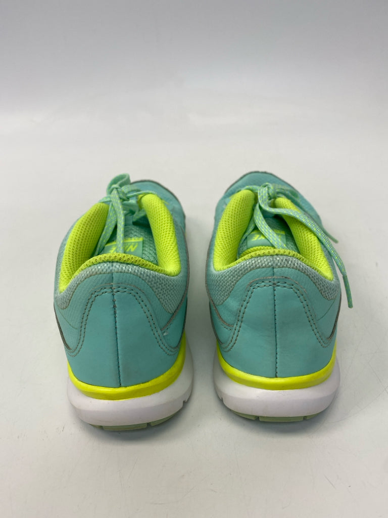 Nike  Size 7.5 Turquoise Lace-up Sneakers
