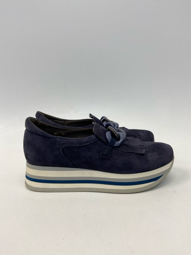 SOFTWAVES  Size 37.5 Dark Navy Sneakers