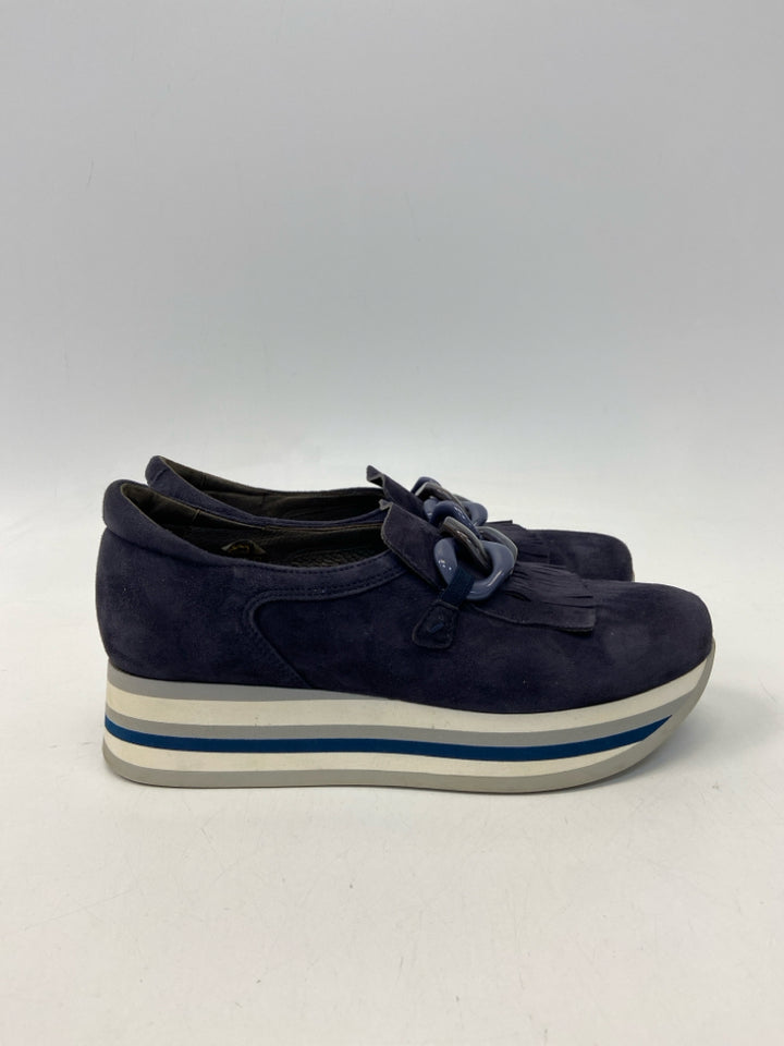 SOFTWAVES  Size 37.5 Dark Navy Sneakers
