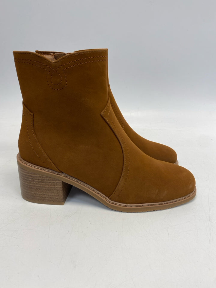 NWOT Bare Traps US Shoe Size 10 Brown Boots