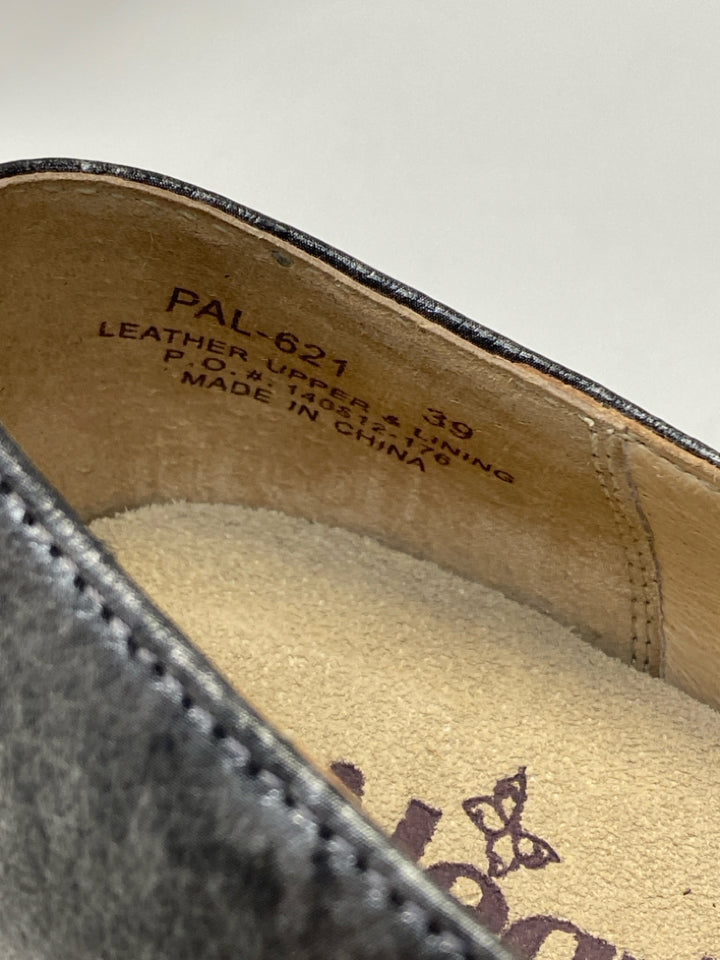 NWOT Alegria  Size 39 Gray Black Flats