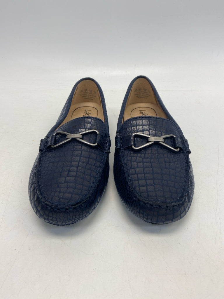 NWOT Life Stride US Size 8.5 Navy Embossed Flats