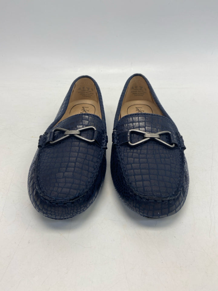 NWOT Life Stride US Size 8.5 Navy Embossed Flats