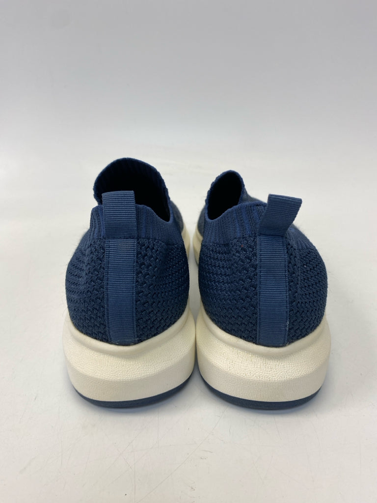 Size 9 Navy Fabric Sneakers