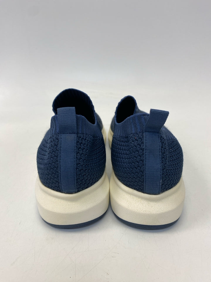 Size 9 Navy Fabric Sneakers