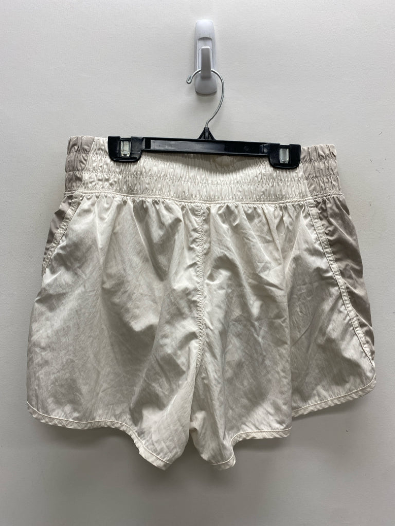 YOGA-LIC-IOUS Size M Cream Taupe Athletic Shorts
