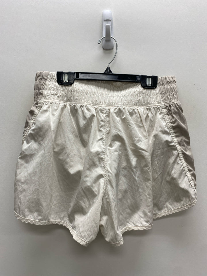 YOGA-LIC-IOUS Size M Cream Taupe Athletic Shorts