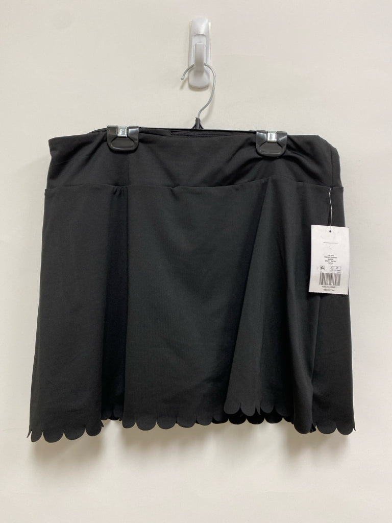 NWT Crown &amp; Ivy Size L Black Scalloped Ladies Skort