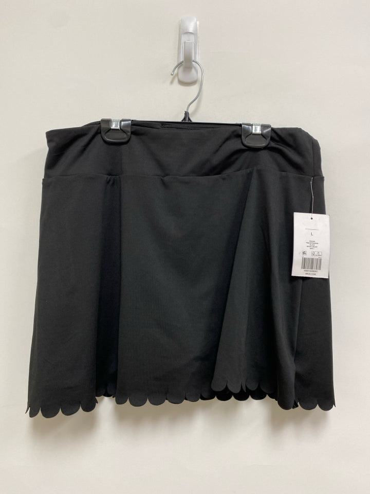 NWT Crown &amp; Ivy Size L Black Scalloped Ladies Skort