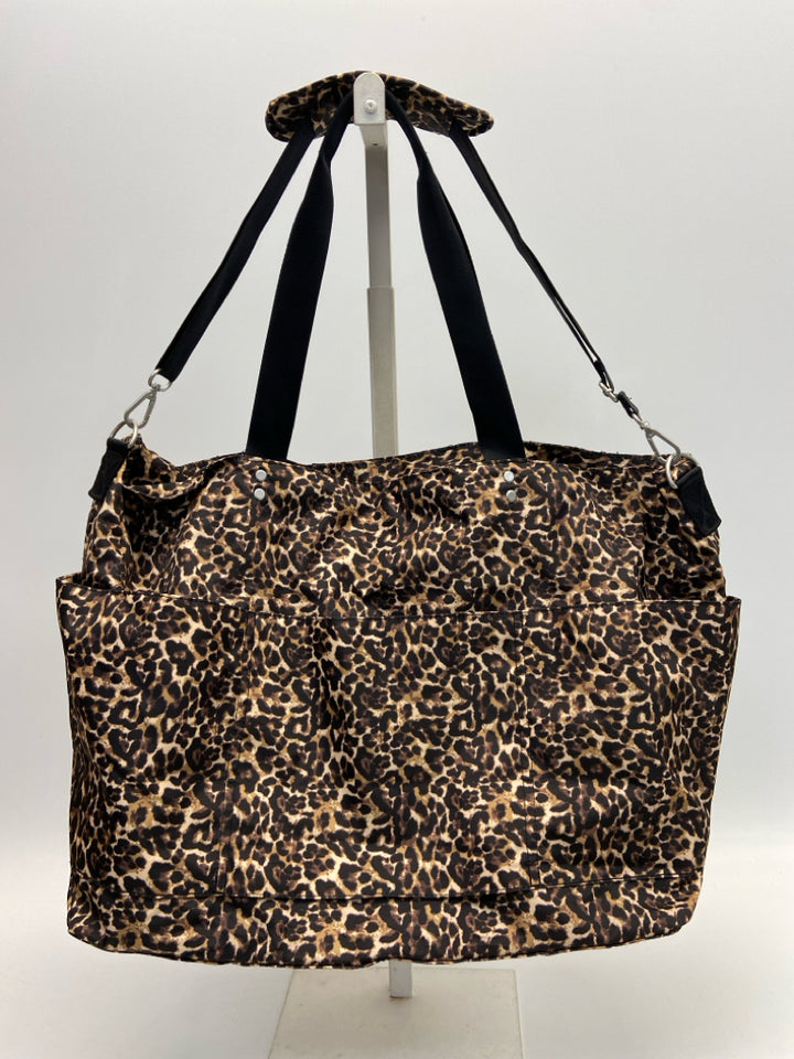 NWT Baggallini Cream Black/Brown Animal Print Duffle Bag