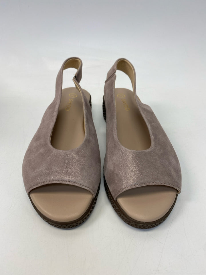 NWOT  Size 39 Taupe Shimmery Sandals