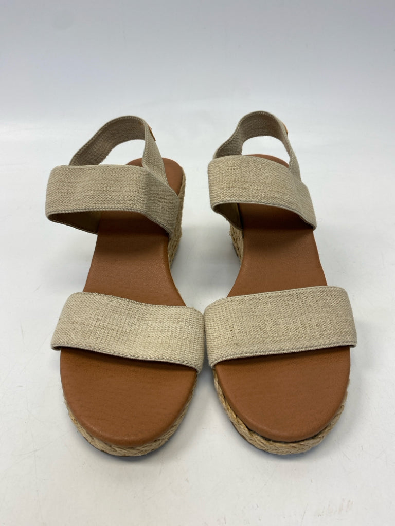 Tommy Bahama  Size 10 Tan Sandals