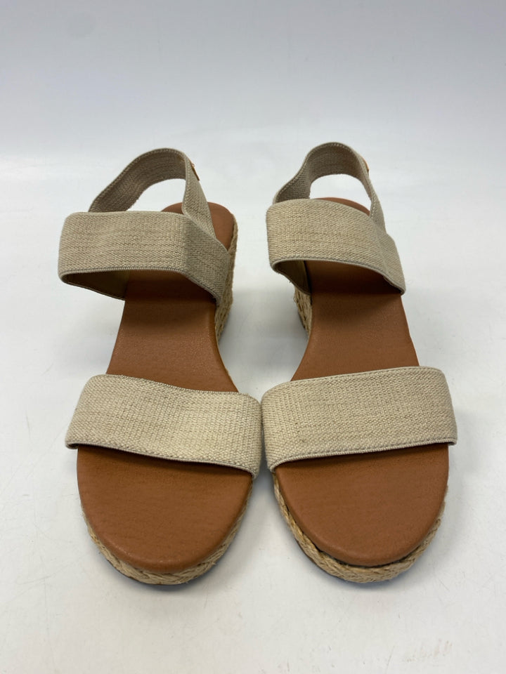Tommy Bahama  Size 10 Tan Sandals