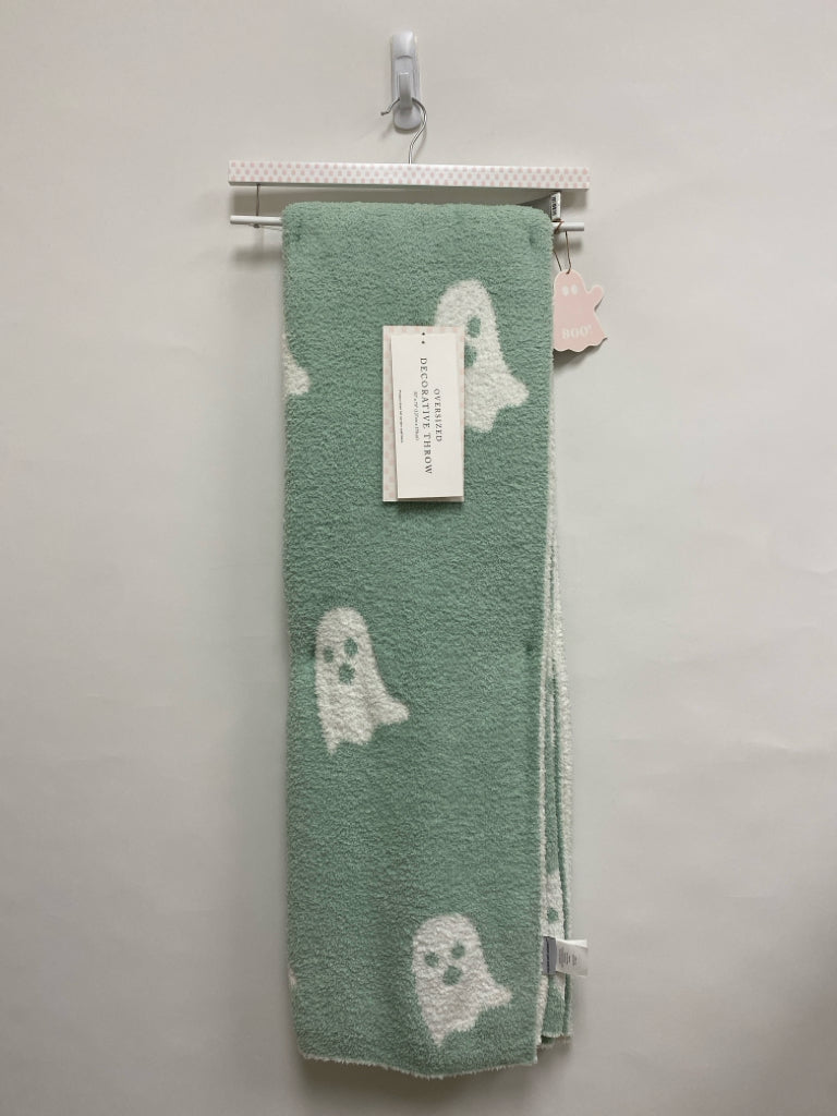 NWT Cupcakes/Cashmere Mint Blue White Ghost Blanket