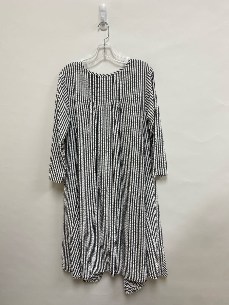 Tulip Size L White/Black Stripes Seersucker Ladies Dress