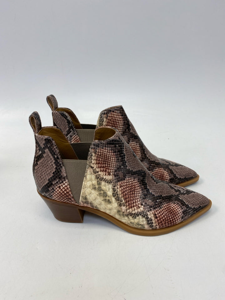 Dolce Vita  Size 8 Brown Black/Cream Snakeprint Boots