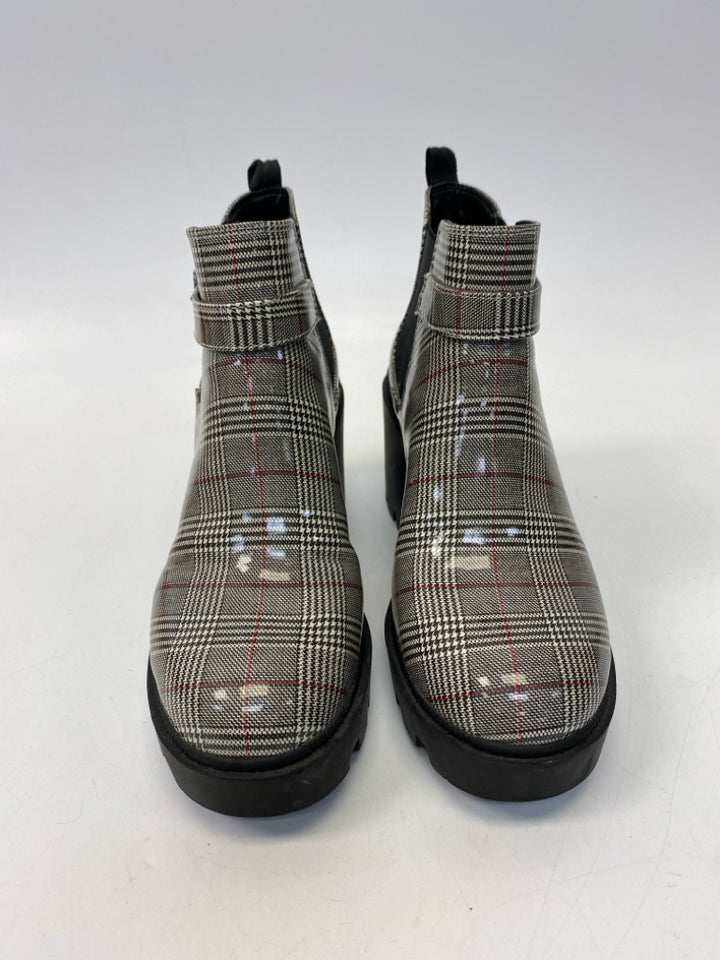 NWOT  Size 7 Gray Black/Cream Plaid Rubber Boots