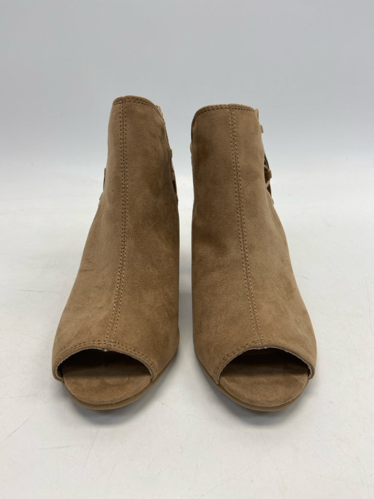 NWOT  Size 9.5 Brown Heels