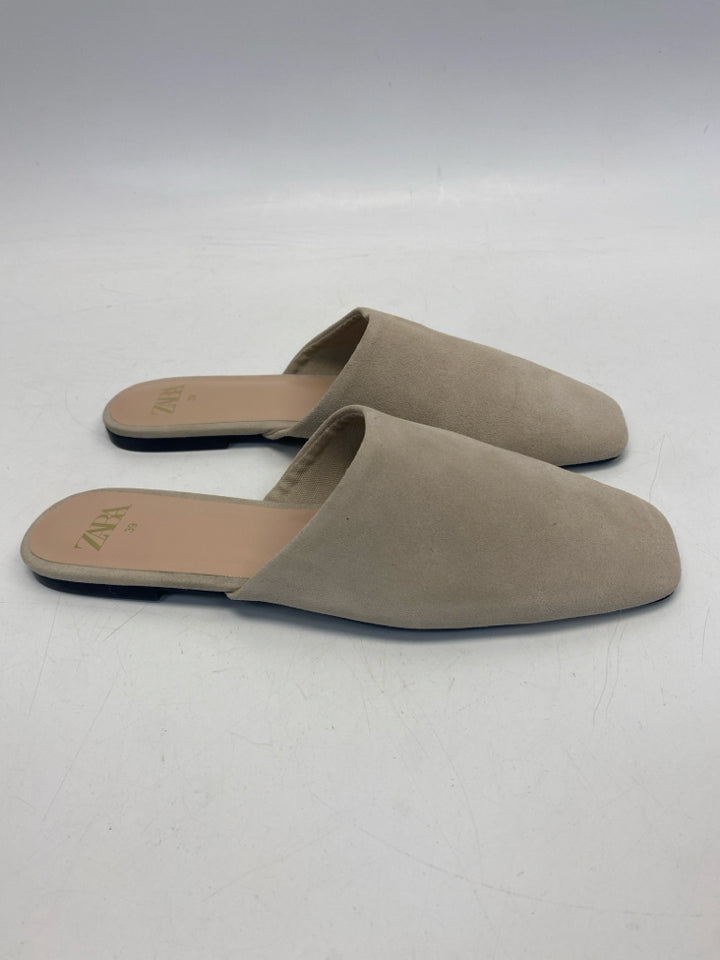 Zara  Size 39 Cream Sandals