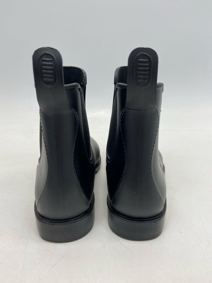 US Shoe Size 7 Black Rubber Boots