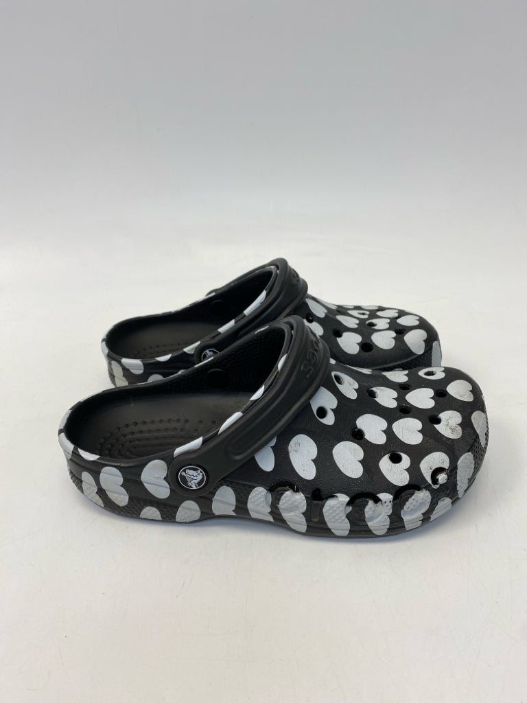 Crocs  Size 6 Black Gray Heart(s) Clogs