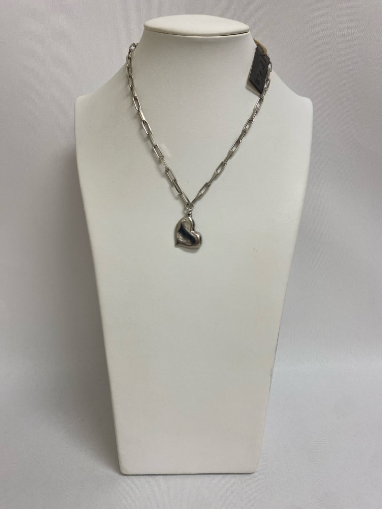 NWT UNO de 50 Silver Hearts Necklace