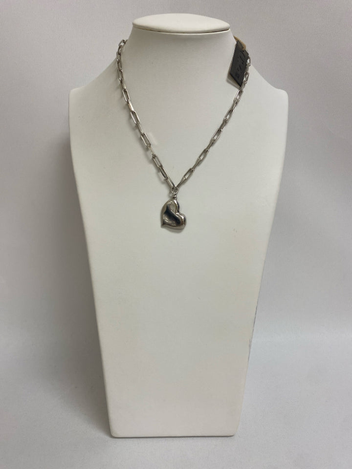 NWT UNO de 50 Silver Hearts Necklace