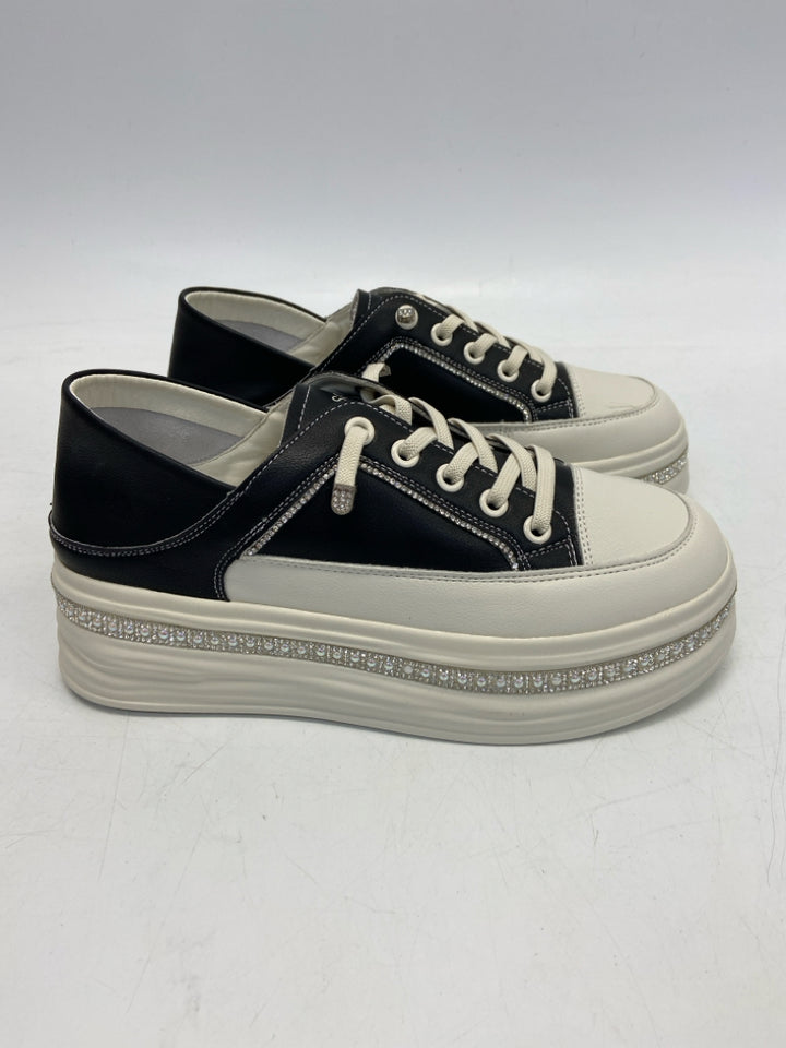 SIZE 1.5 Black Cream Lace-Up Girl&