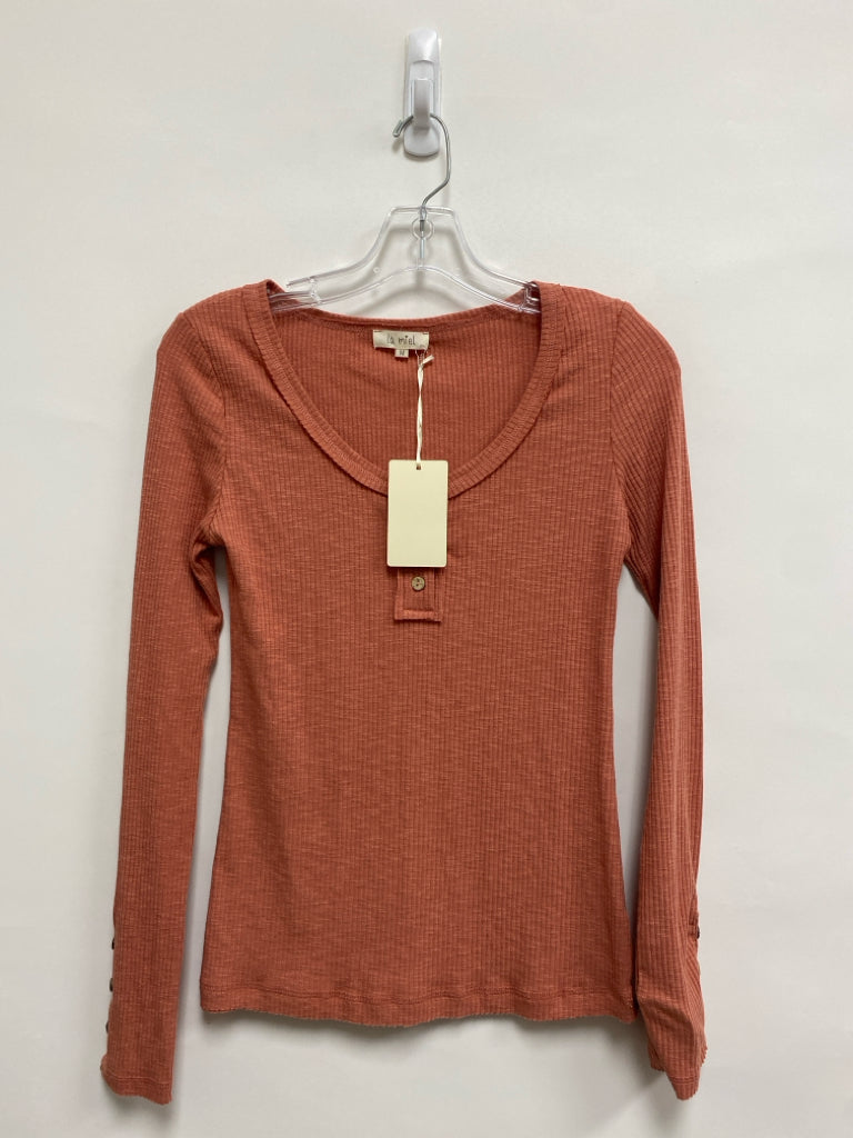 NWT La Miel Size M Terra Cotta Ribbed Henley Ladies Top