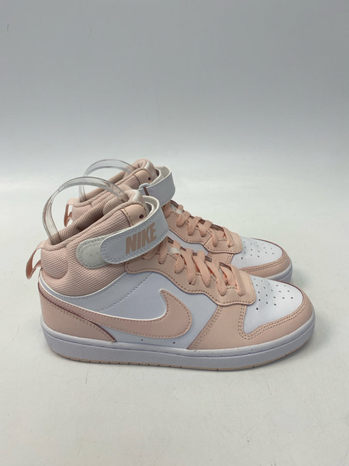 NWOT Nike SIZE 5.5 Peach White Lace-Up Girl&