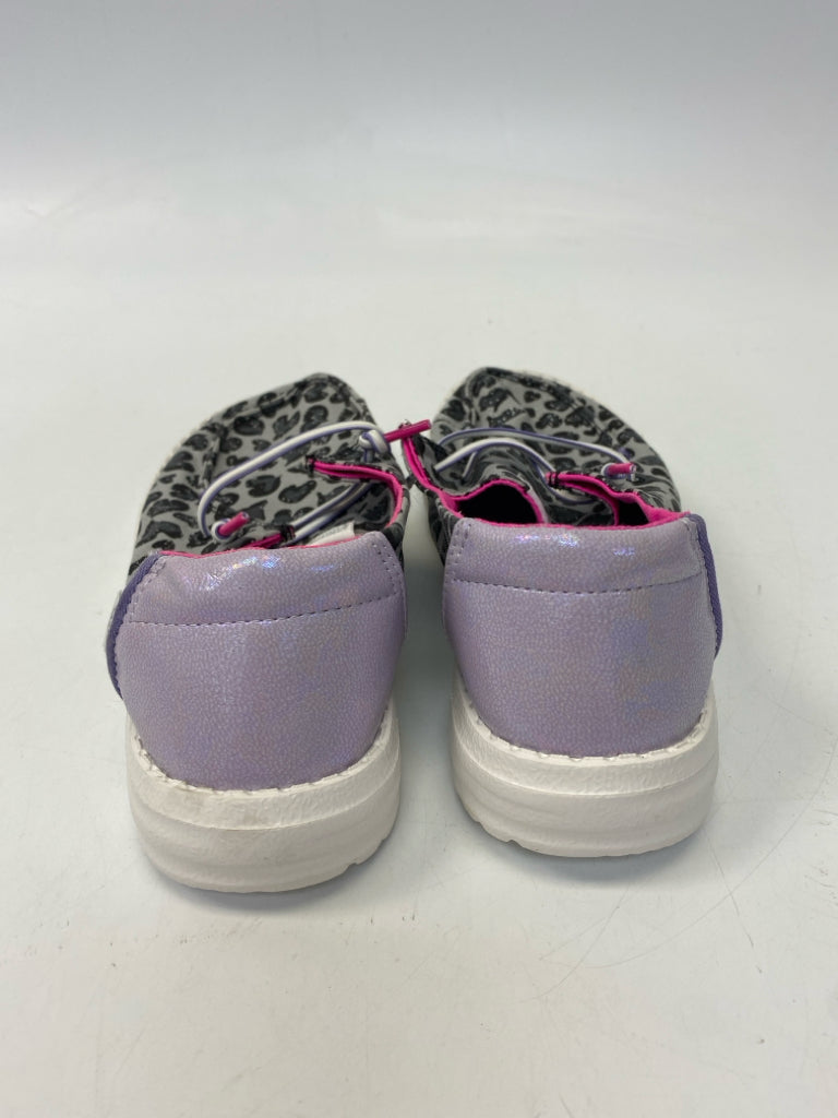 NWOT Hey Dude SIZE 4 Gray Black Animal Print Girl&