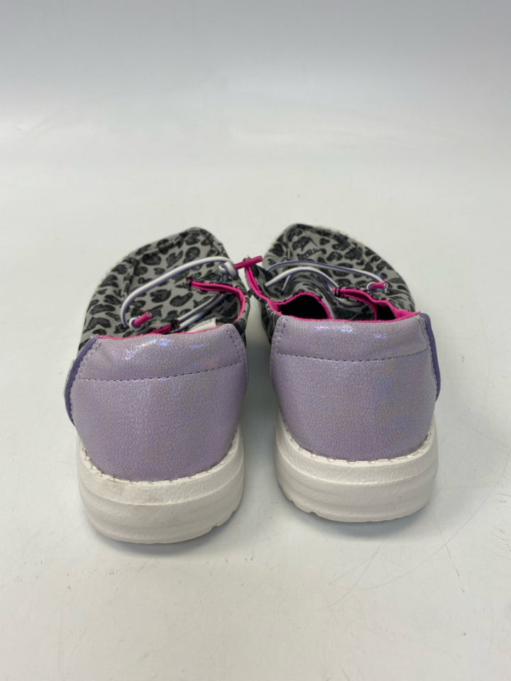 NWOT Hey Dude SIZE 4 Gray Black Animal Print Girl&