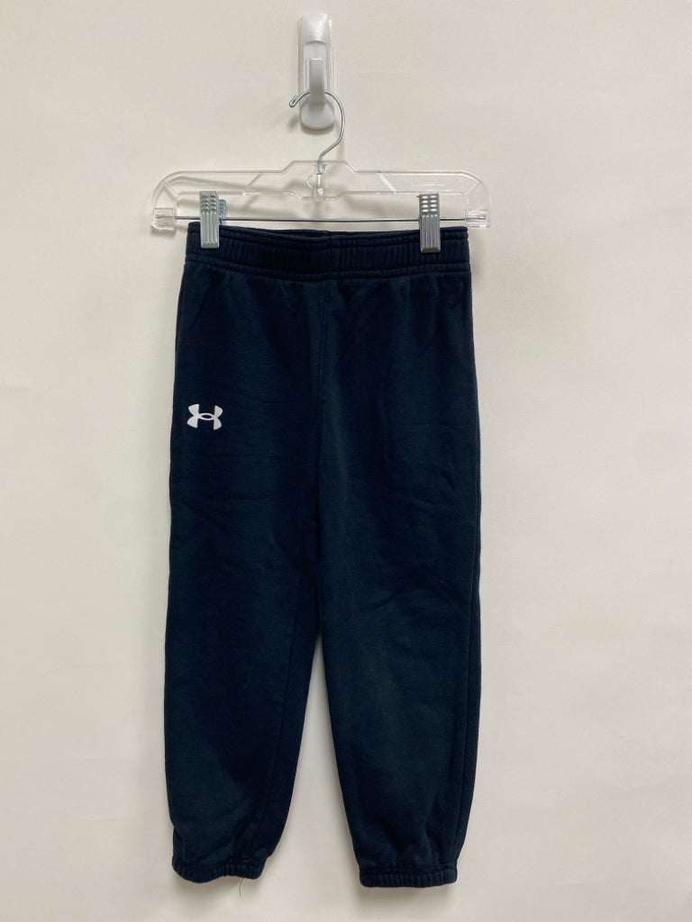 Under Armour SIZE 4 Black Boy&