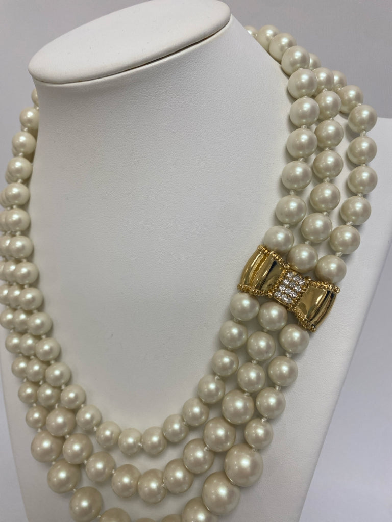 Kate Spade Gold Color Pearl Color Bows Necklace