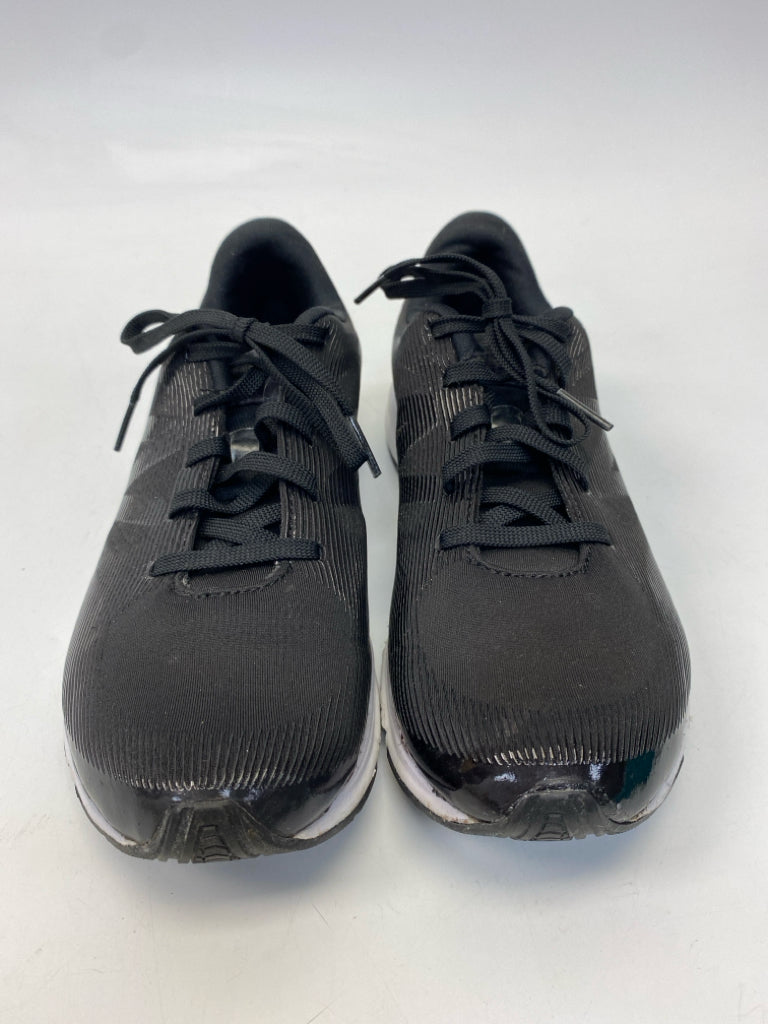 New Balance  Size 6.5 Black Lace-up Sneakers