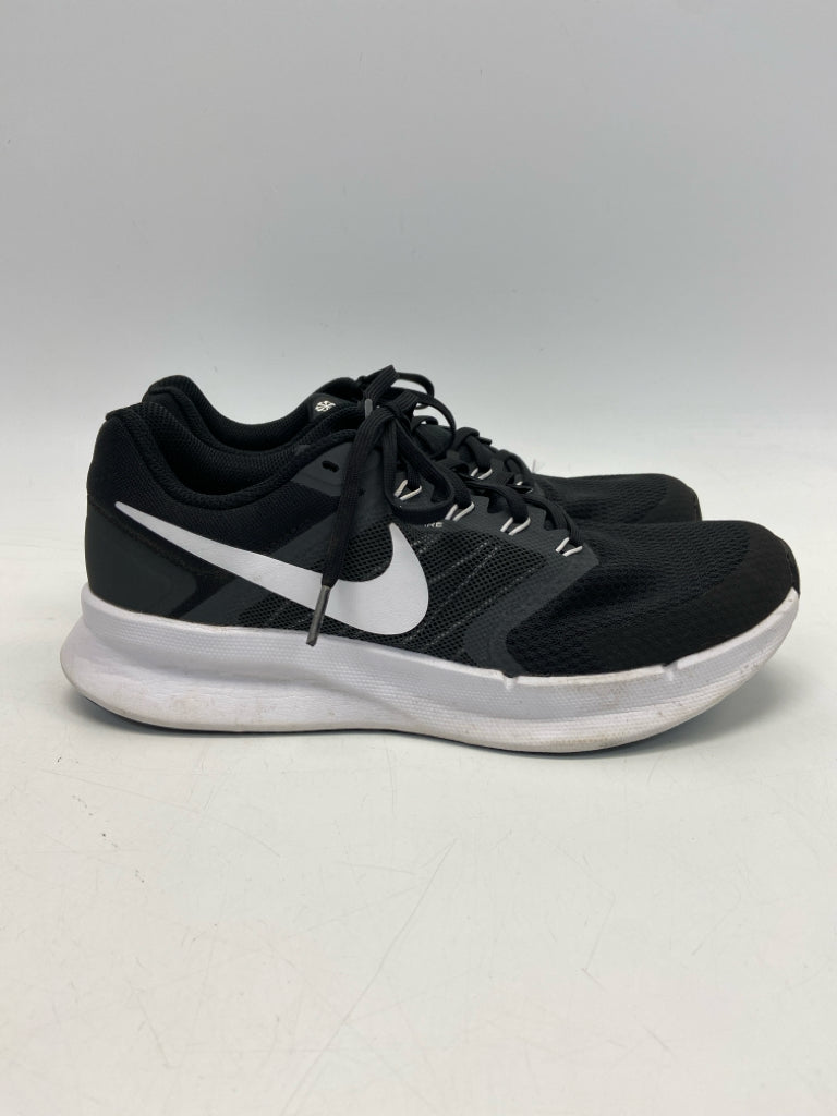 Nike  Size 9.5 Black Lace-up Sneakers
