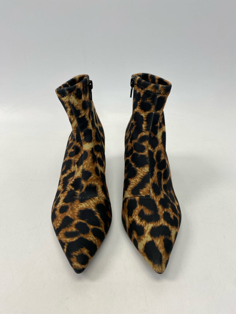 Betsey Johnson  Size 6.5 Black/Brown Side Zipper Boots