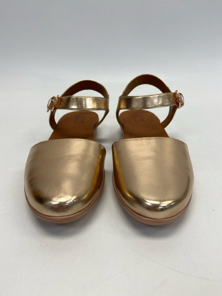 NWOT Fit Flop  Size 8.5 Rose Gold Sandals