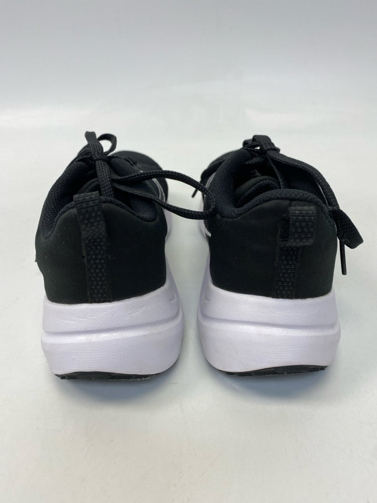 Nike  Size 7.5 Black/White Lace-up Sneakers